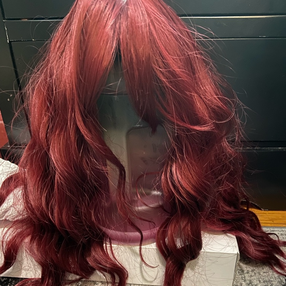 High quality synthetic wig w curls and waves and it’s not heavy at all.
